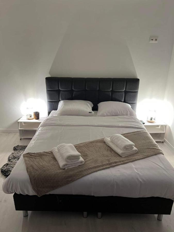 Prachtige Kamer In Centrum Brugge Met Badkamer ! Luaran gambar