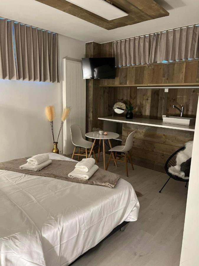 Prachtige Kamer In Centrum Brugge Met Badkamer ! Luaran gambar